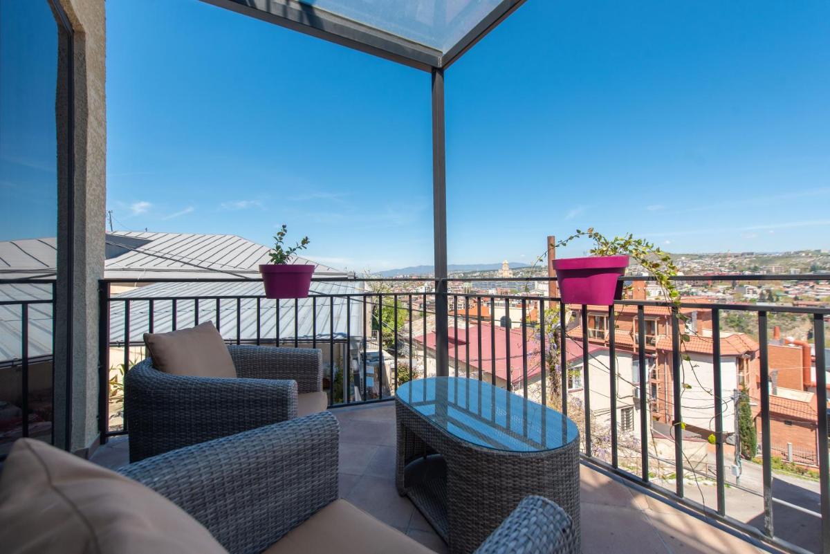 Kraveli Hotel - Housity