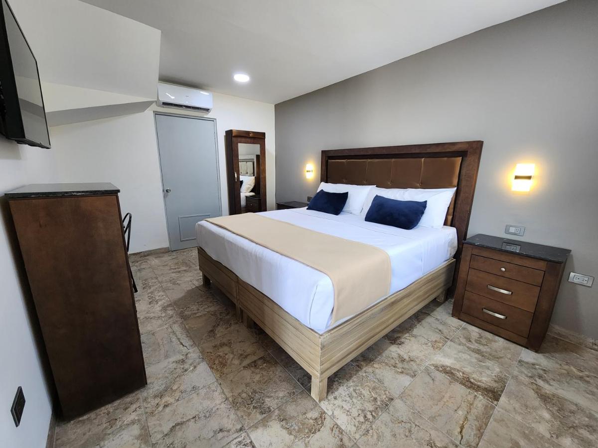 Hotel Roque - Housity