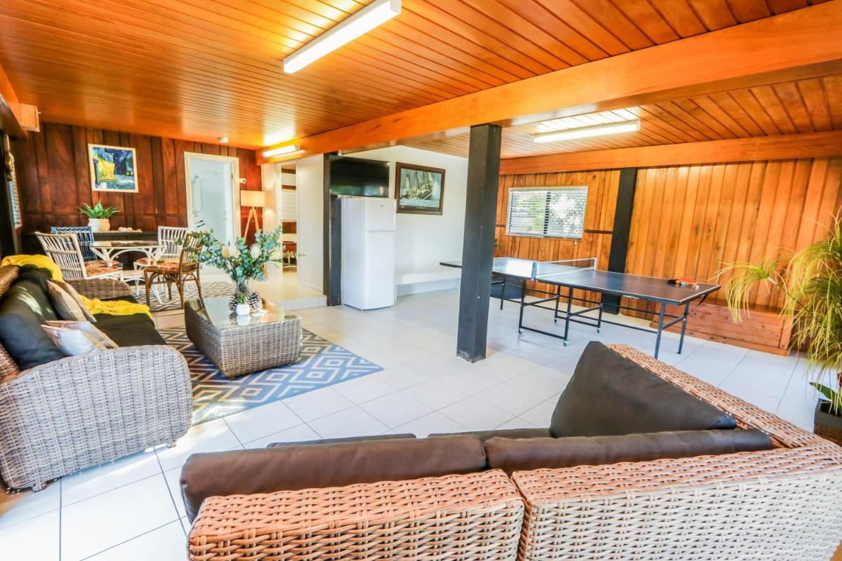 A Lure - Large 3-Bedroom Central Beach House, Just a 2-Minute Walk to Gorgeous Agnes Water Main Beach - Housity