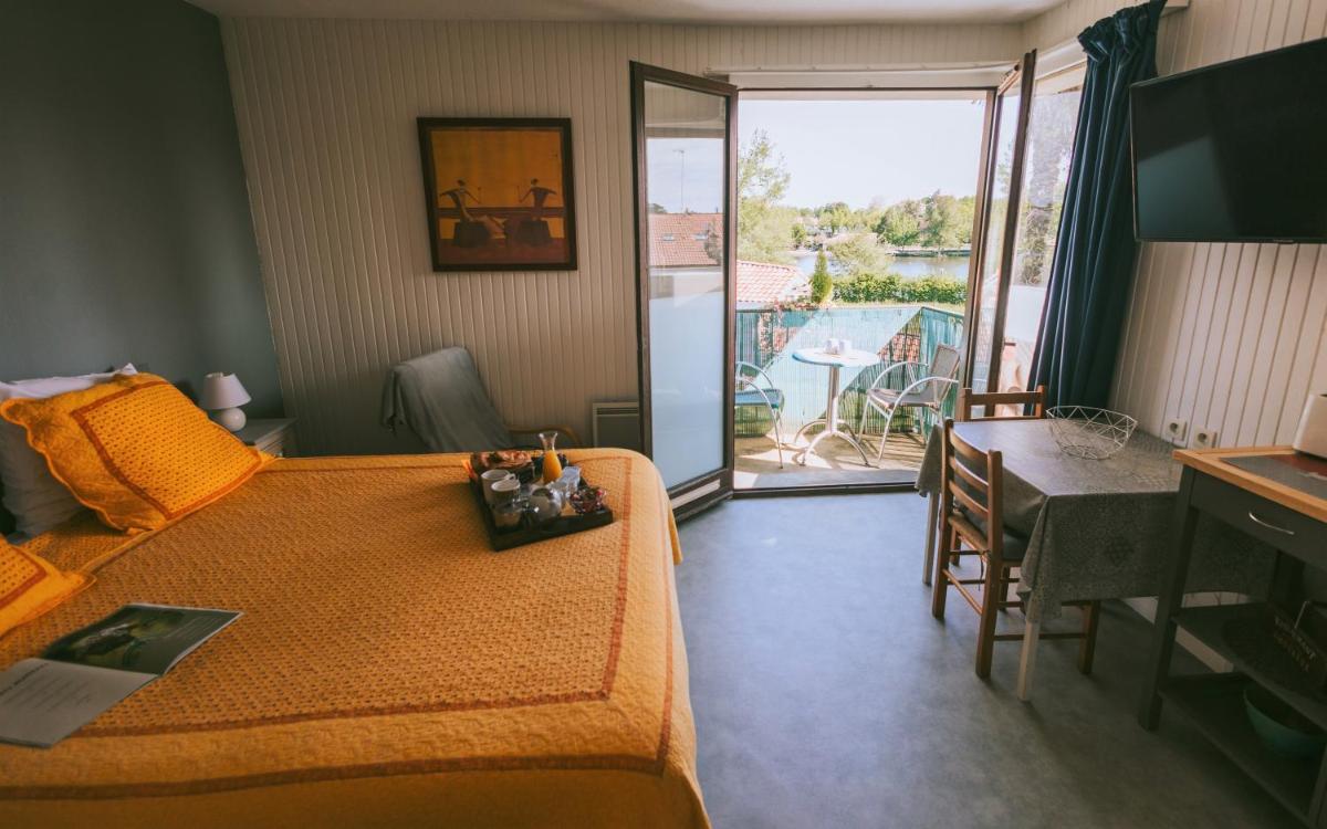 Hôtel Studios Les Acacias - Housity