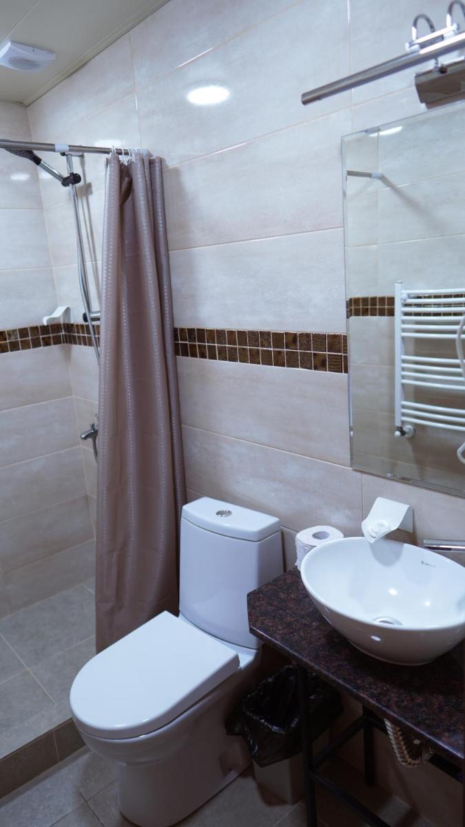Archil and Nino Gigauri Guest House - Housity