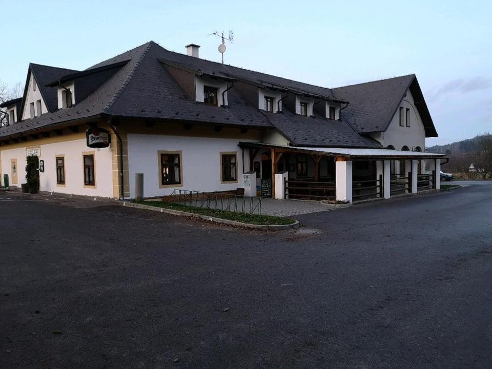 Penzion U Šlechtů - Housity