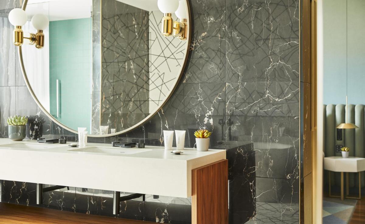 Un baño de Grand Hyatt Barcelona