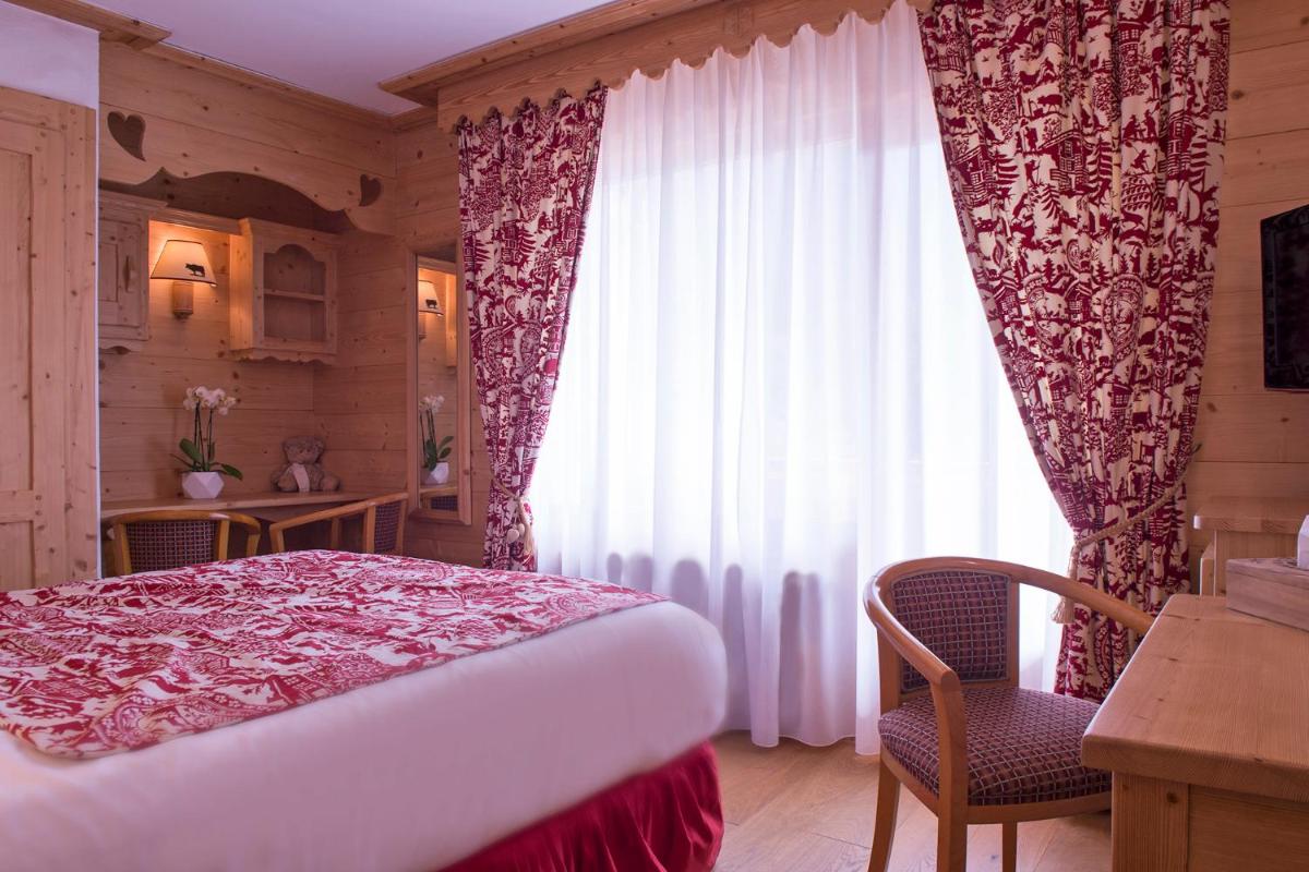 Un ou plusieurs lits dans un hébergement de l'établissement Chalet-Hôtel Neige et Roc, The Originals Relais
