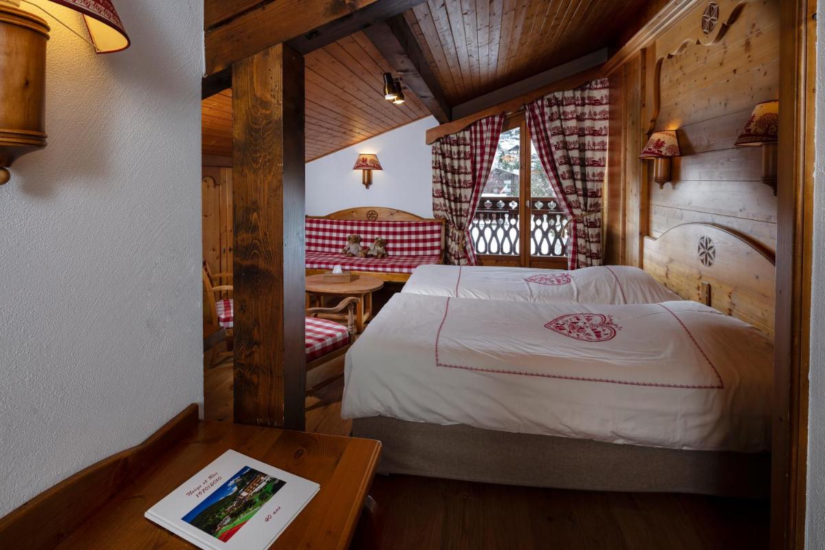 Un ou plusieurs lits dans un hébergement de l'établissement Chalet-Hôtel Neige et Roc, The Originals Relais