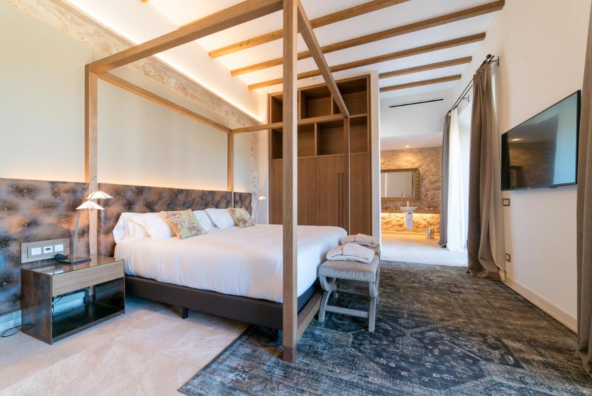 Cama o camas de una habitación en Hotel Creu de Tau Art&Spa-Adults only