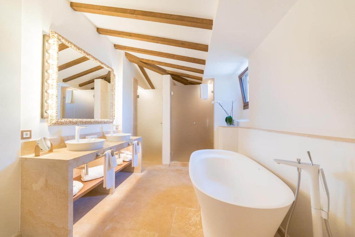Un baño de Hotel Creu de Tau Art&Spa-Adults only