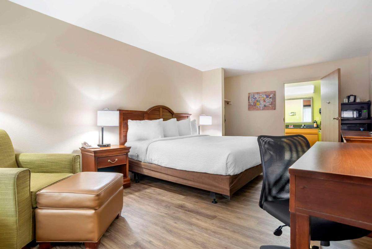 Econo Lodge Moss Point - Pascagoula - Housity