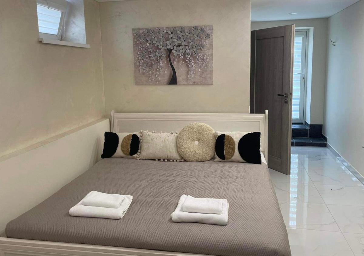 Rožės Namai B&B - Housity