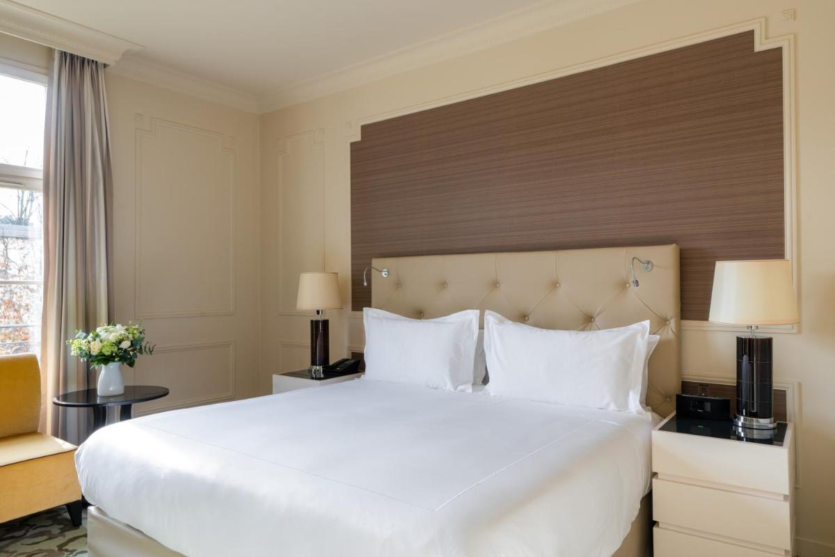 Un ou plusieurs lits dans un hébergement de l'établissement Waldorf Astoria Versailles - Trianon Palace