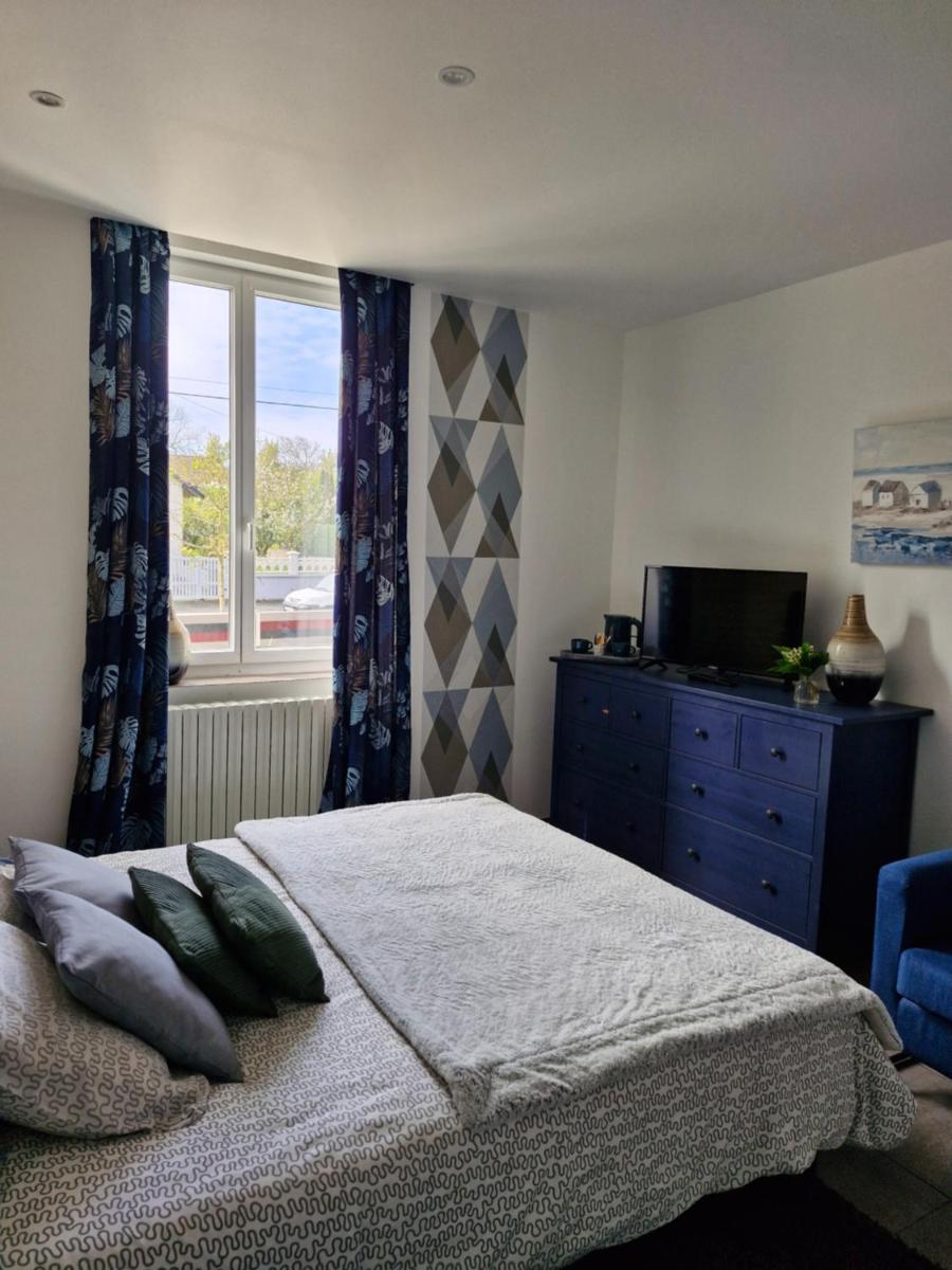 HÔTEL Le 6 3 Home PORT EN BESSIN Parking privé gratuit - Housity