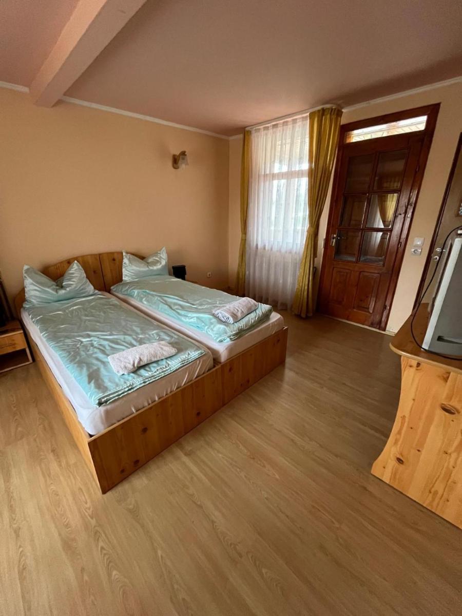 Suitetrails - Cheerful 5-bedroom house close to Baile Felix 19km