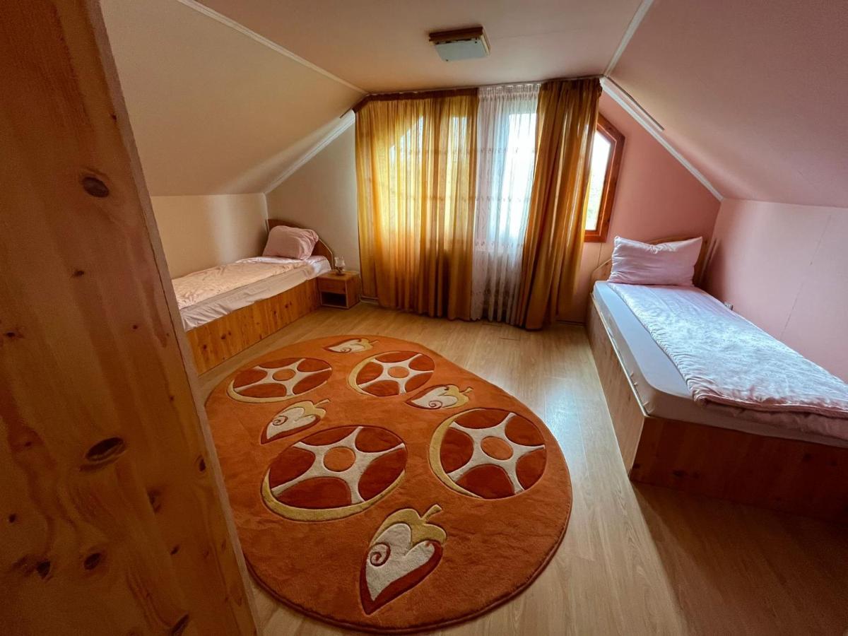 Suitetrails - Cheerful 5-bedroom house close to Baile Felix 19km