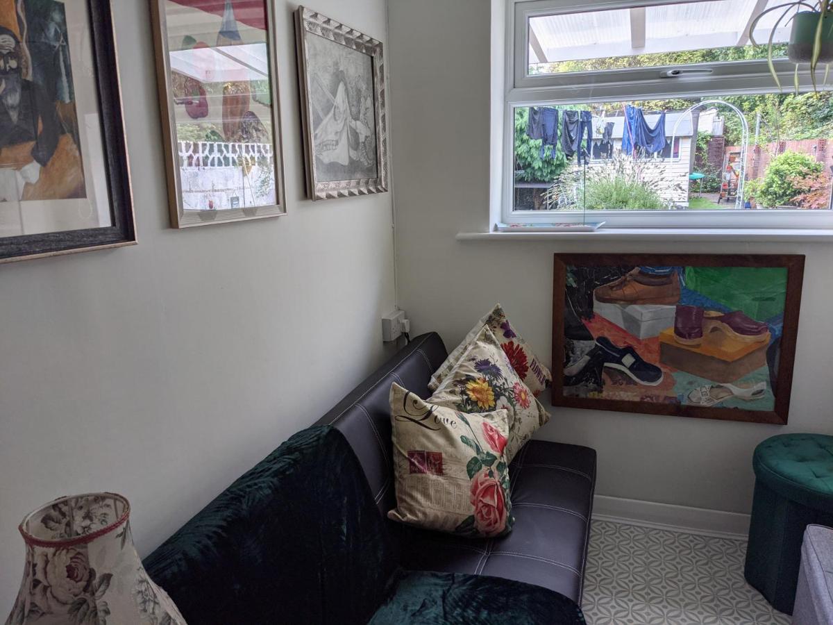 6 Trinity grove Ella street HU5 3BB - Housity