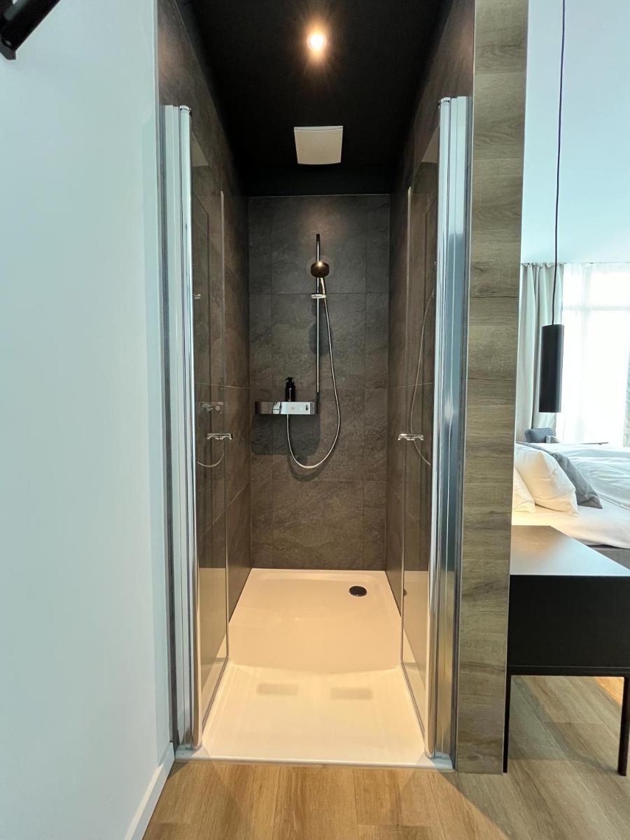 Glashaus mit 3 Gästezimmer - Housity