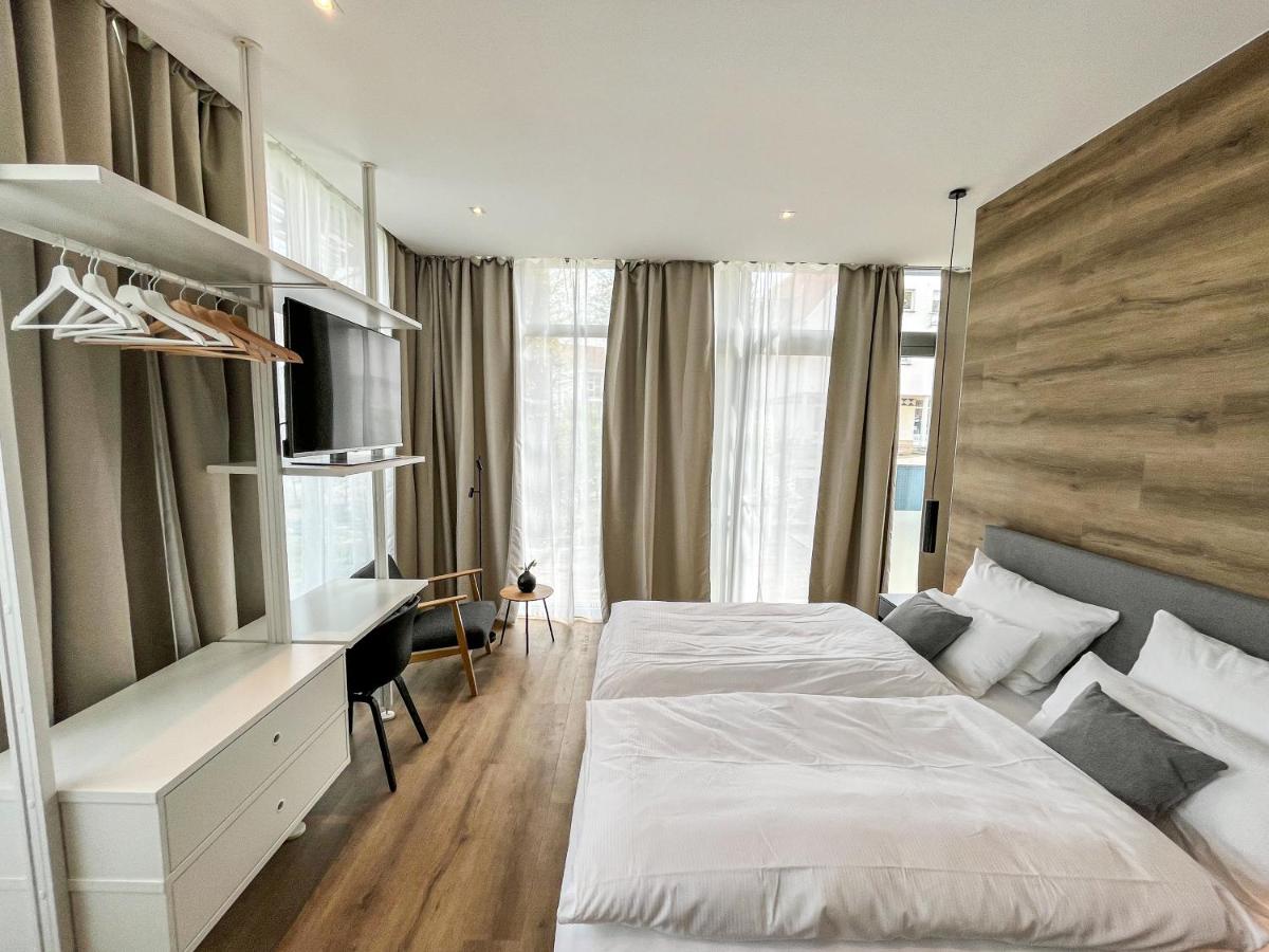 Glashaus mit 3 Gästezimmer - Housity