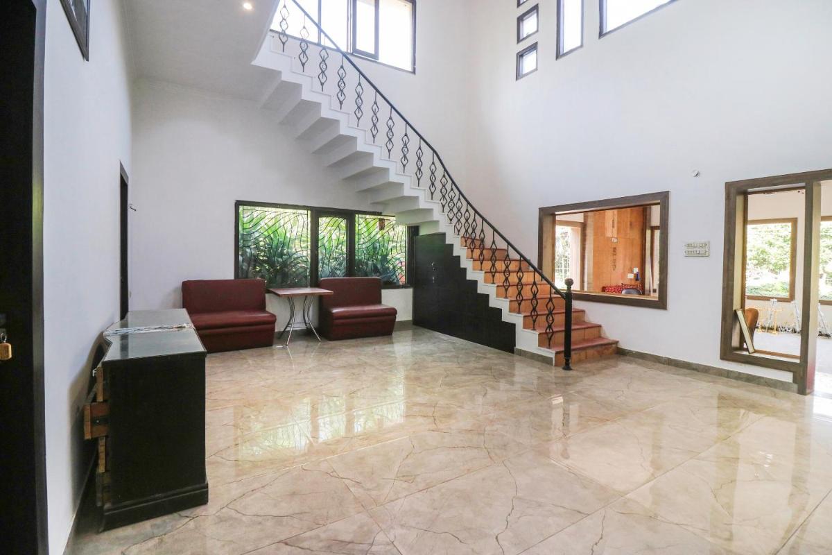 Collection O Hotel Grand Resort - Housity