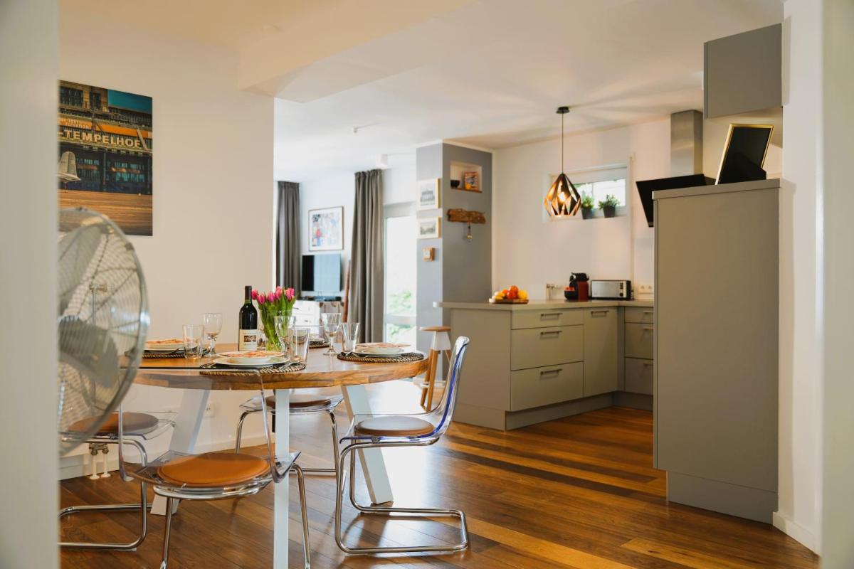 The Berlin Getaway / 80qm in Berlin's Historic Diplomatic Quarter - Housity