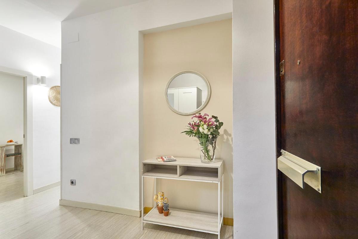 BBarcelona Modern Eixample Flat - Housity
