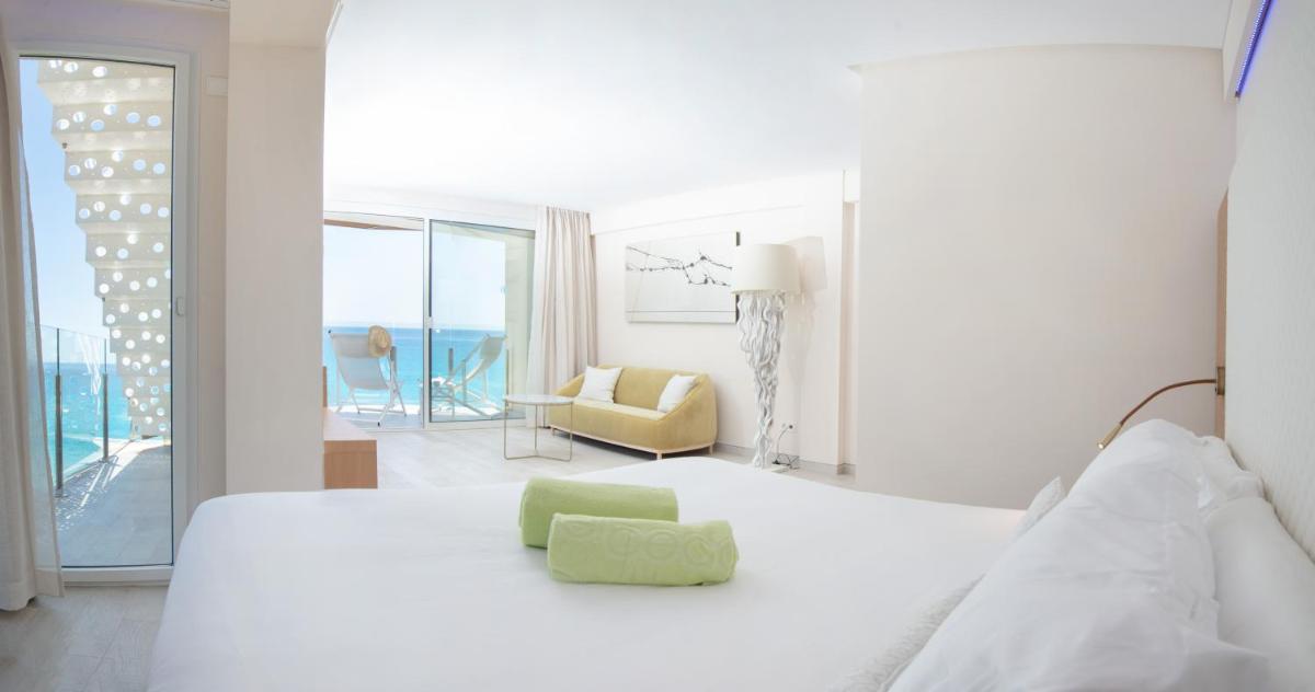 Cama o camas de una habitación en Melbeach Hotel & Spa - Adults Only