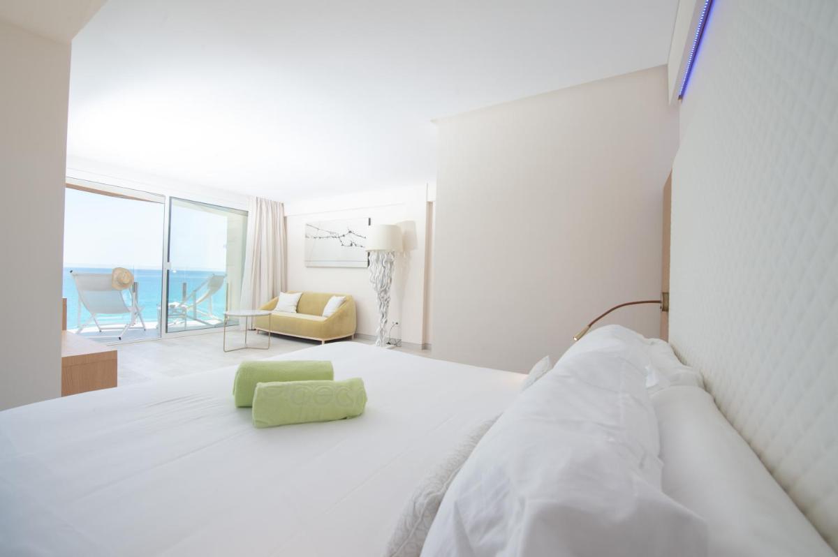 Cama o camas de una habitación en Melbeach Hotel & Spa - Adults Only
