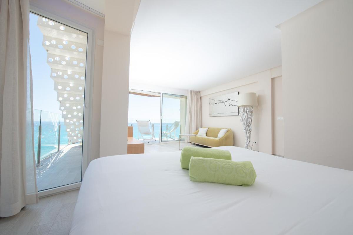 Cama o camas de una habitación en Melbeach Hotel & Spa - Adults Only