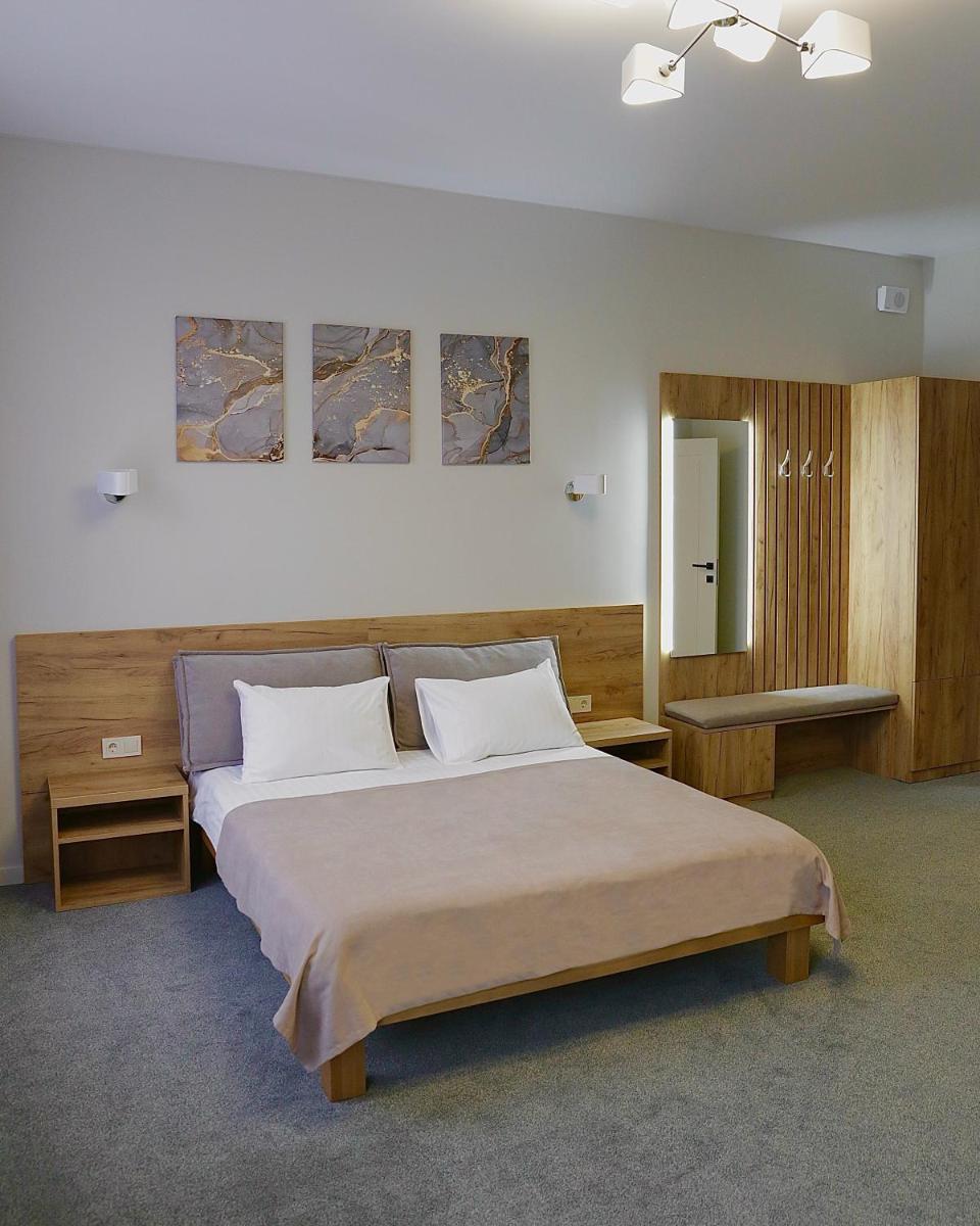 Duboviy Gai Hotel - Hizvo