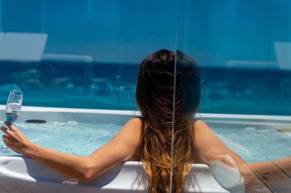 Clientes alojados en Melbeach Hotel & Spa - Adults Only