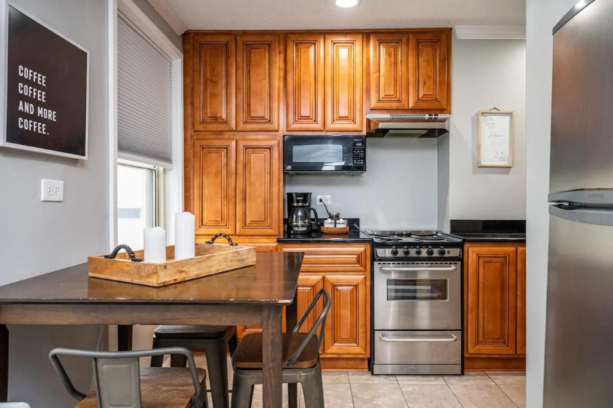 Downtown! 24h Concierge! Private Balcony! 11K - Housity
