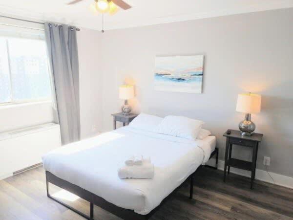 Downtown 18th FL! City View& Onsite Parking LM1807 - Housity