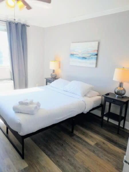 Downtown 18th FL! City View& Onsite Parking LM1807 - Housity