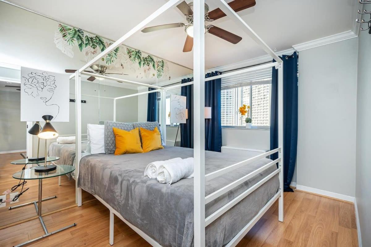 Downtown! Stunning City View Onsite Parking LM1102 - Housity