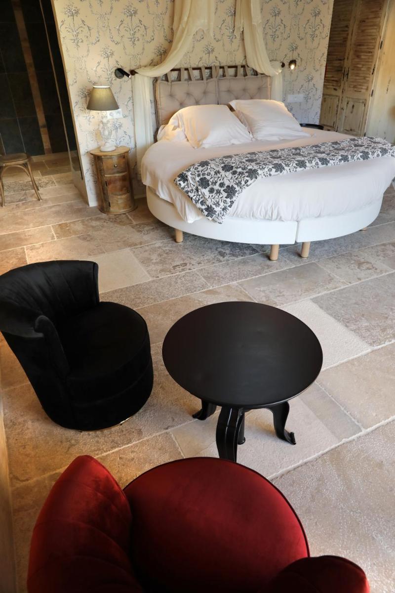 Coin salon dans l'établissement Hôtel-Spa Le Saint Cirq