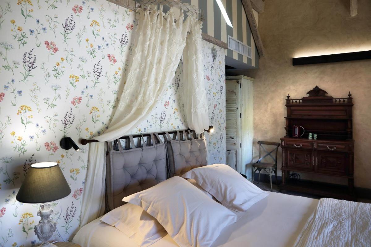 Un ou plusieurs lits dans un hébergement de l'établissement Hôtel-Spa Le Saint Cirq