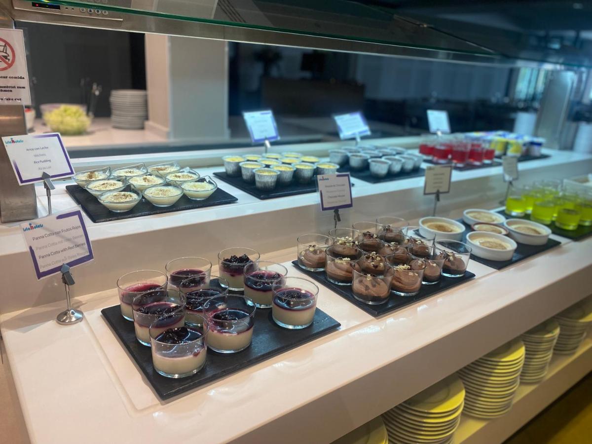 Comida en o cerca de este apartahotel