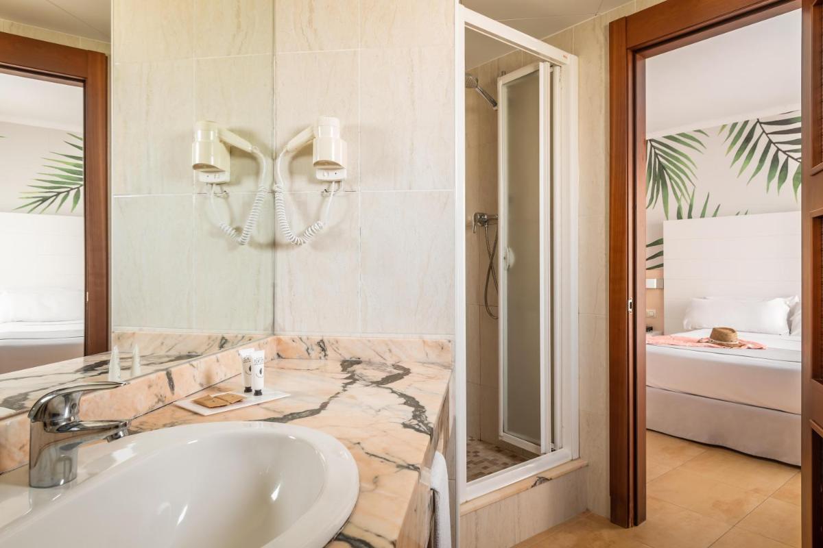 Un baño de ALEGRIA Florida Park