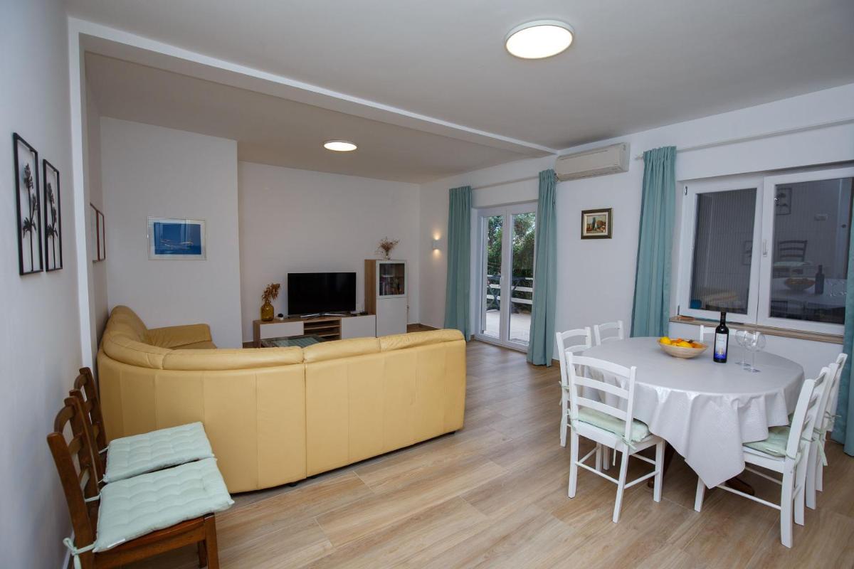 Beachfront apartments Pag - Housity