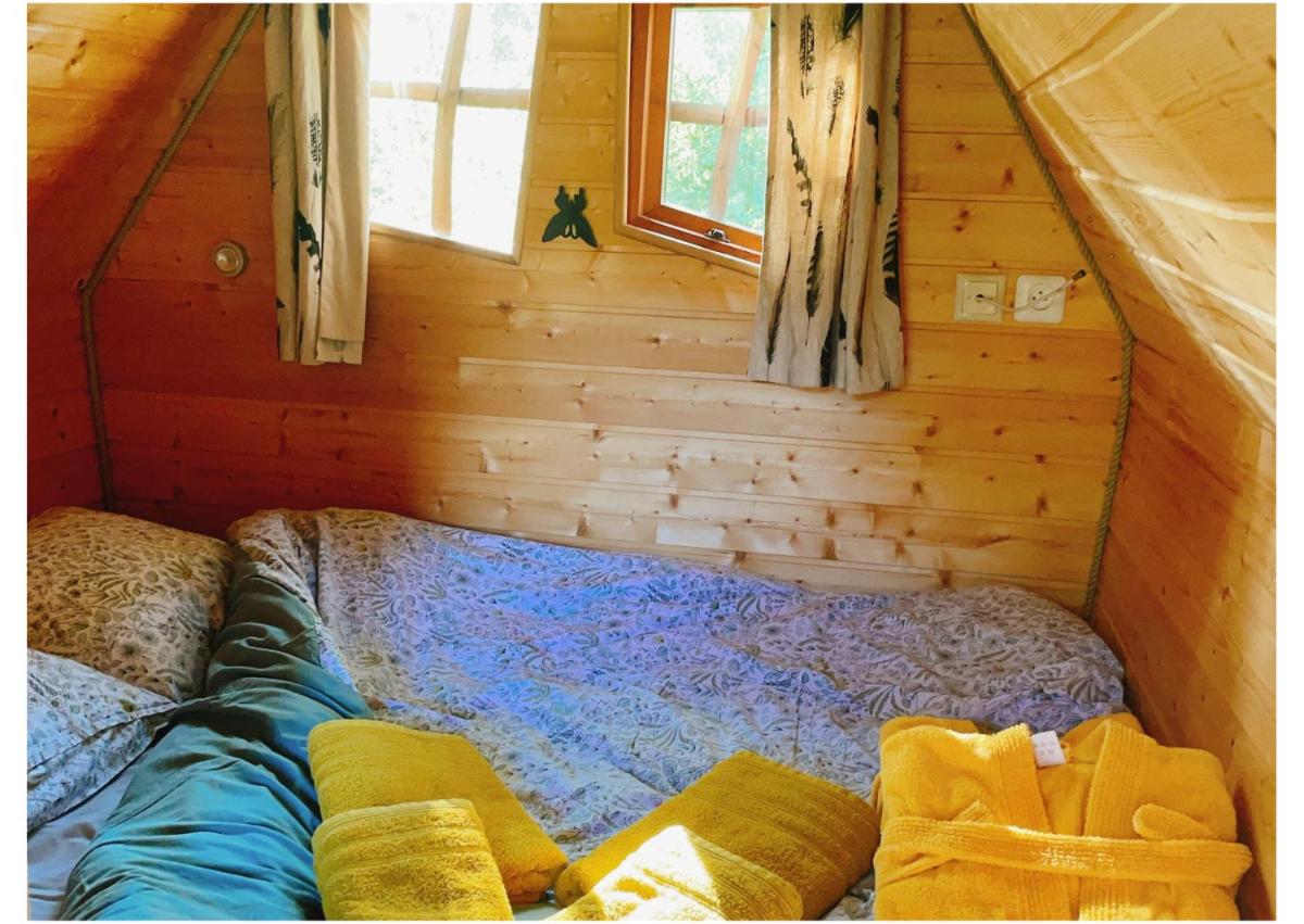 Cabane Insolite Magique & Spa Privatif Camping Canal de Nantes à Brest - Housity