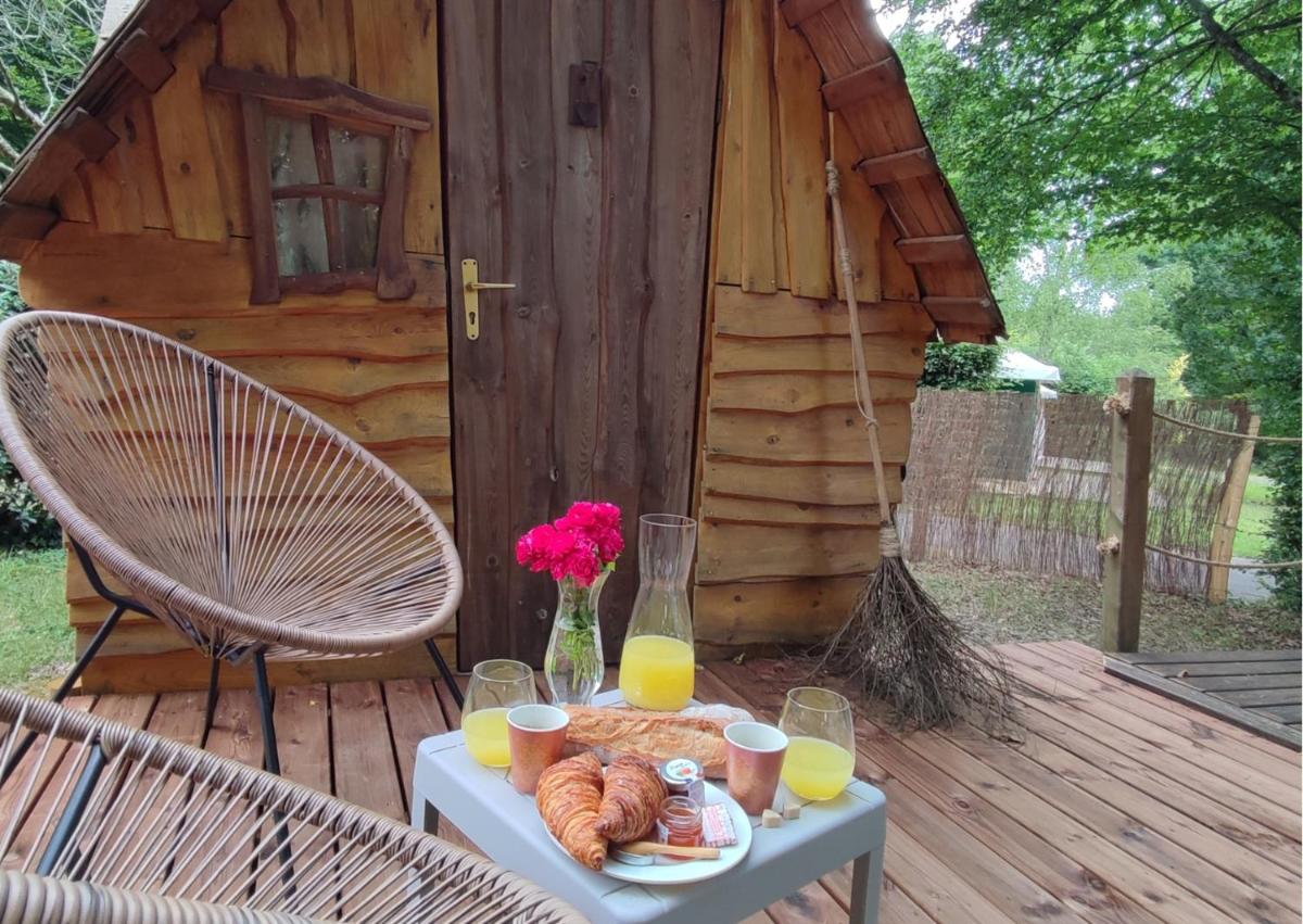Cabane Insolite Magique & Spa Privatif Camping Canal de Nantes à Brest - Housity