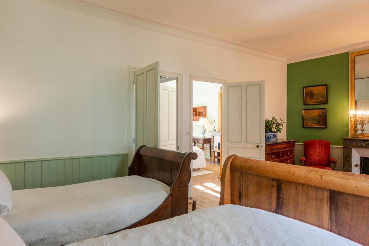 Un ou plusieurs lits dans un hébergement de l'établissement Le Domaine de Mestré, The Originals Relais