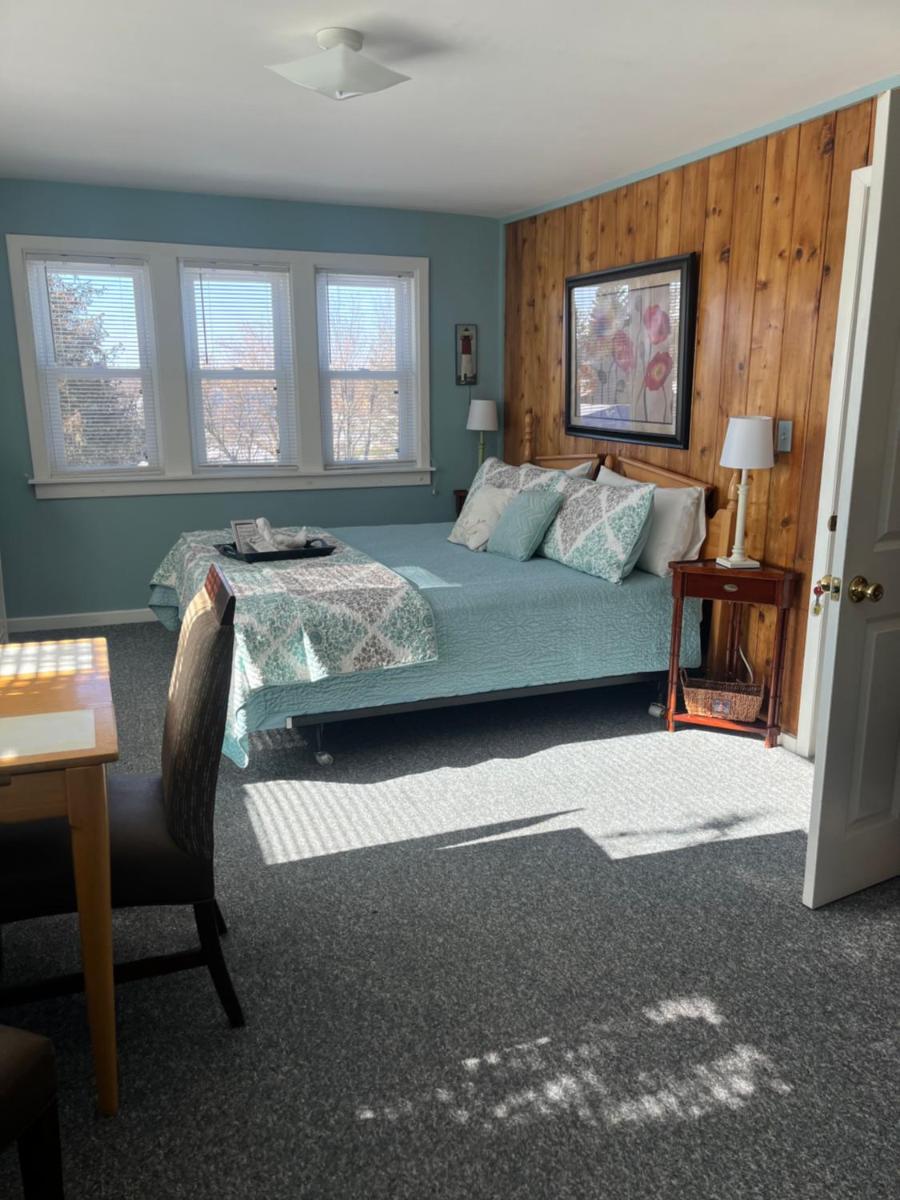 Chateau Country Inn and Captain's Cottage - Housity