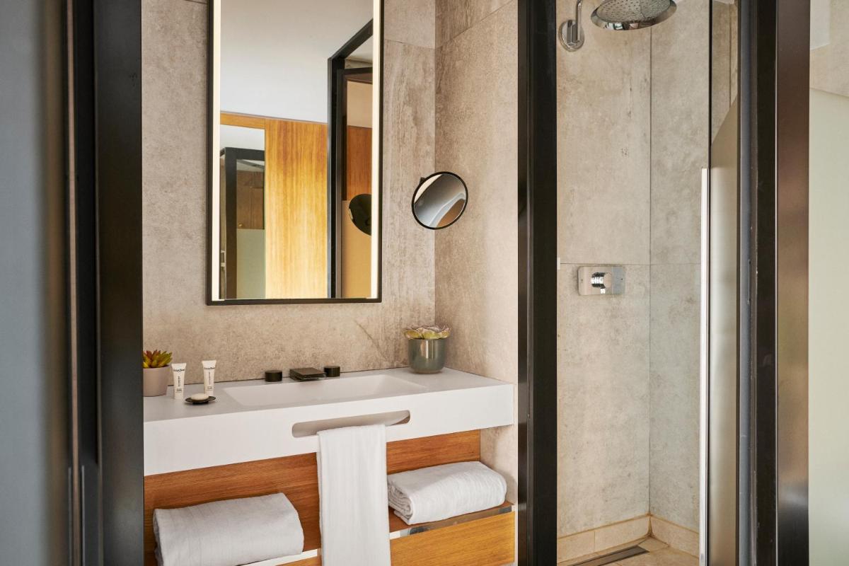 Un baño de Grand Hyatt Barcelona
