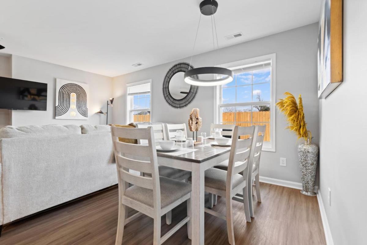 New LUXE APT 3BR Downtown Fay Unit B - Housity