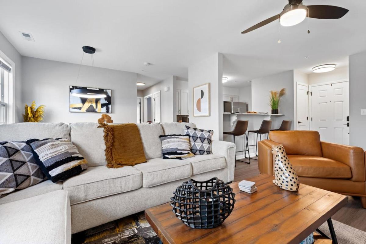 New LUXE APT 3BR Downtown Fay Unit B - Housity