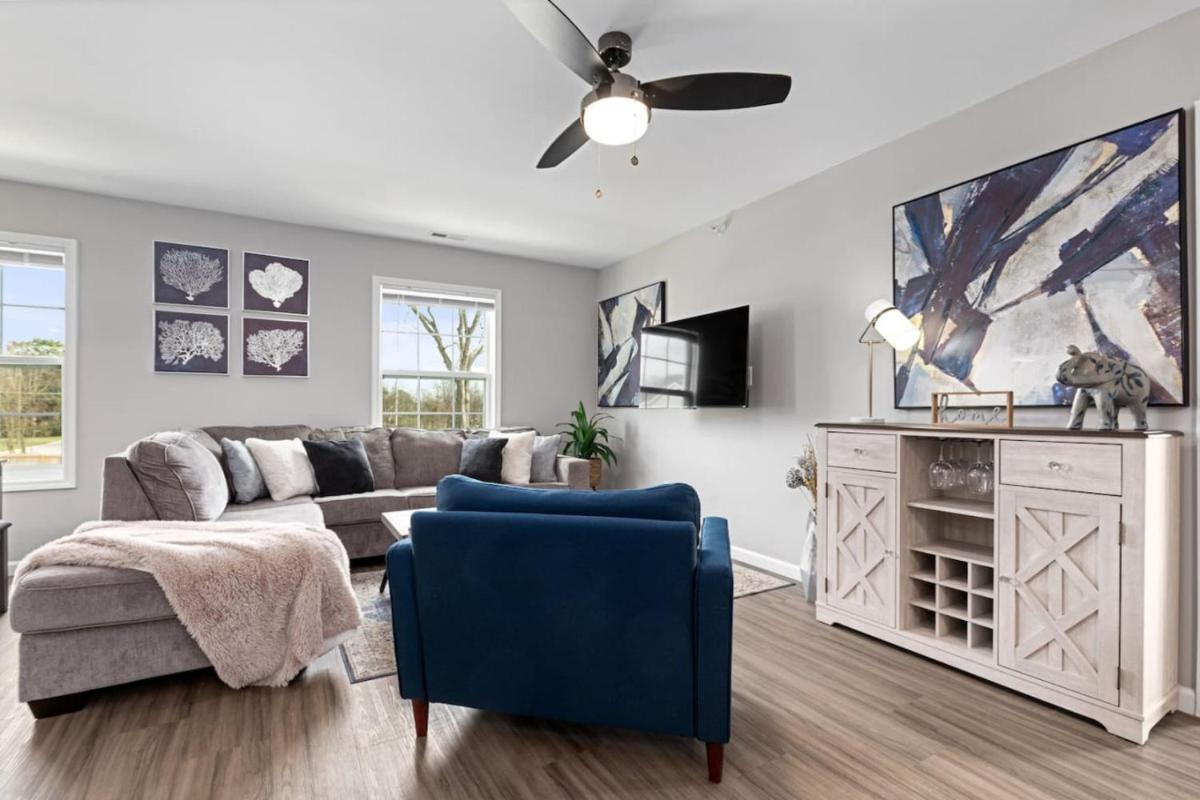 Long-Term Stays LUXE Spacious 3BR Downtown Fay Unit C - Housity