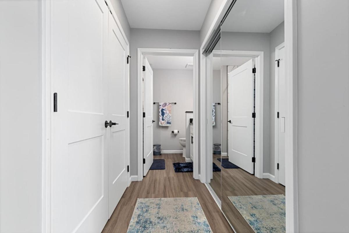 Long-Term Stays LUXE Spacious 3BR Downtown Fay Unit C - Housity