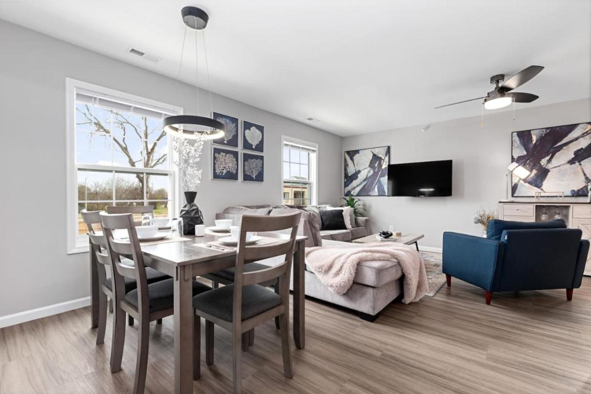 Long-Term Stays LUXE Spacious 3BR Downtown Fay Unit C - Housity