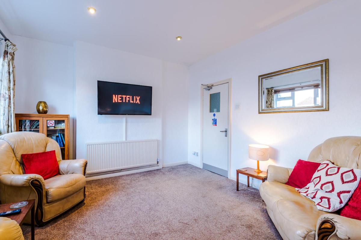 Professional Contractor's Retreat, Superfast WIFI, FREE Van Parking CCTV - Housity