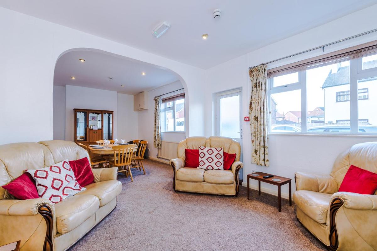 Professional Contractor's Retreat, Superfast WIFI, FREE Van Parking CCTV - Housity