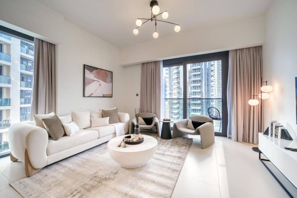 Suitetrails - Downtown Luxury - Stunning Burj Khalifa View - 5 Minutes Walk to Dubai Mall